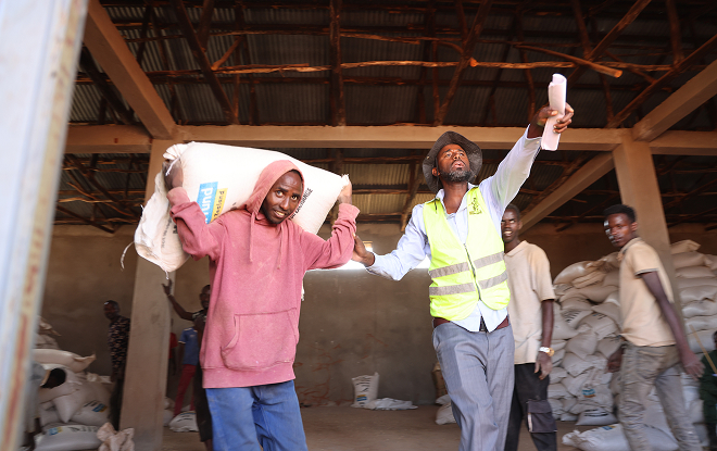 Terepeza Development Association (TDA) staff distribute food in Moyale, southern Ethiopia