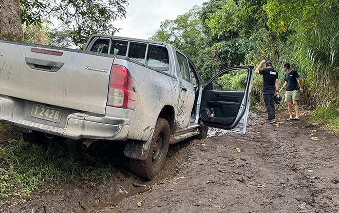 Abandoning the 4WD and making our way on foot. Abandoning the 4WD and making our way on foot.
